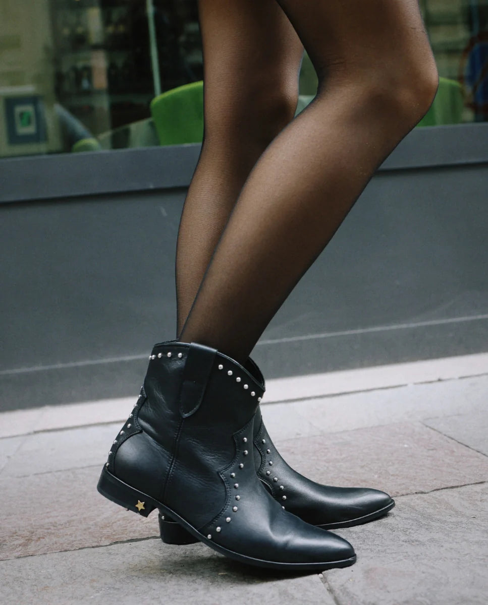 botines mujer cowboy en piel negra y tachuelas
