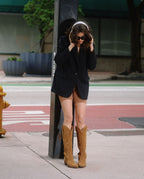 Look botas cowboy camel caña alta y chaqueta negra