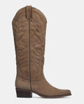 Botas texanas caña alta ante marrón mujer