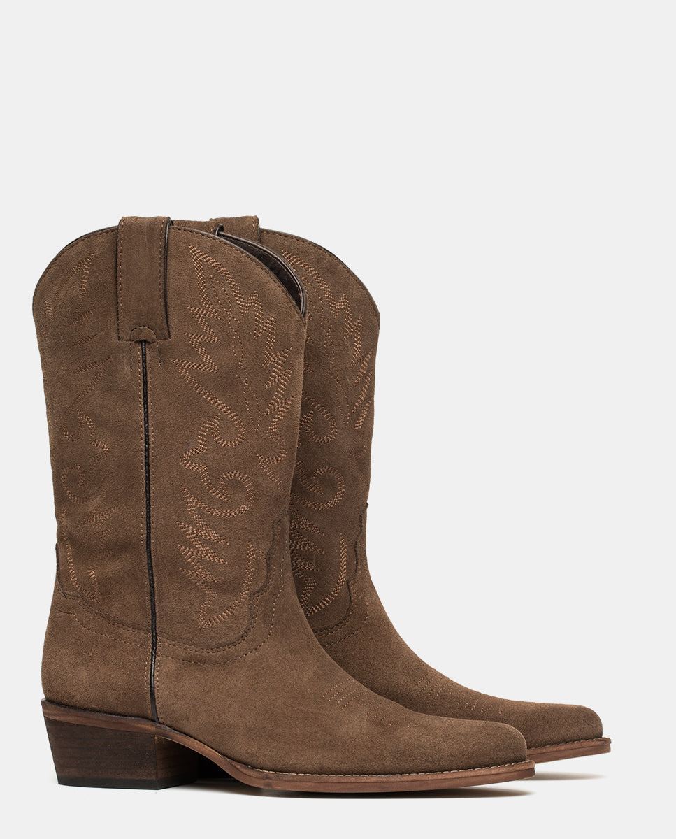 Par de botas cowboy ante marrones mujer caña media