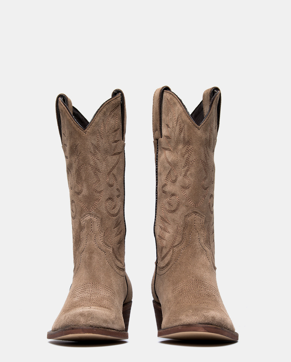 Delantera botas cowboy color taupe media caña para mujer