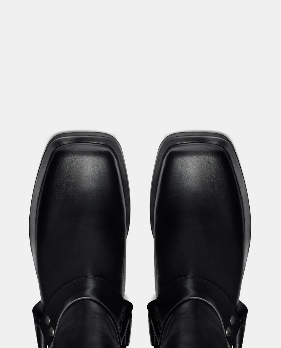 Puntera de botas moteras color negro para mujer